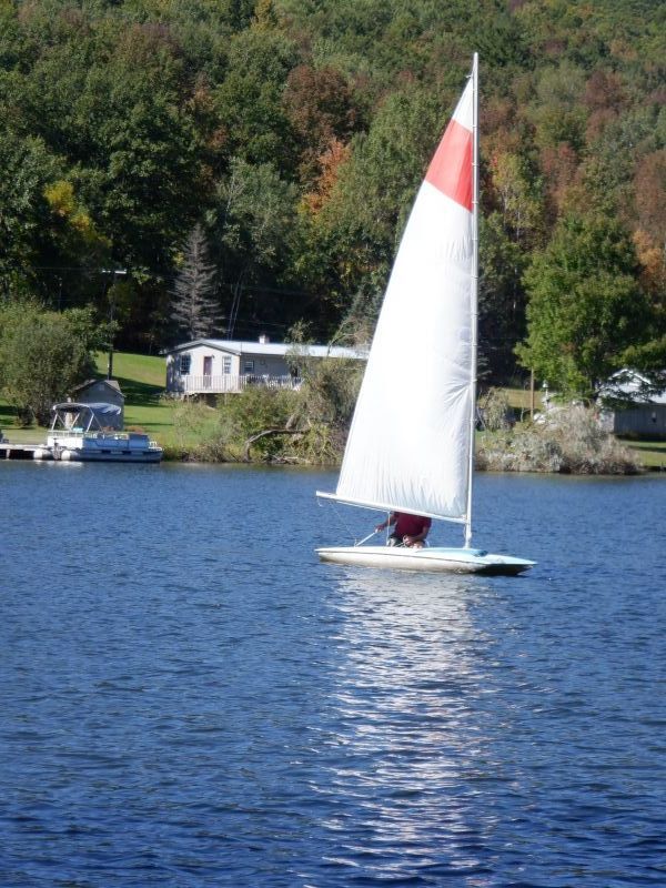 Skylark Sailboat by Starcraft